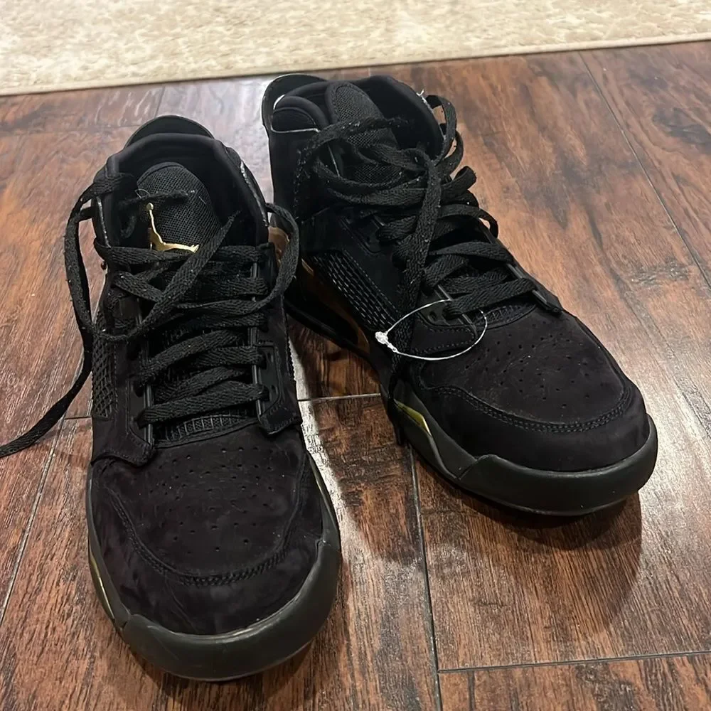 Jordan mars 270‎ size 10.5 black & gold men’s size 10 upper in great shape